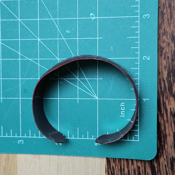 Open Cuff Bracelet Small Hammered Burgundy Red - Picture 6 of 9